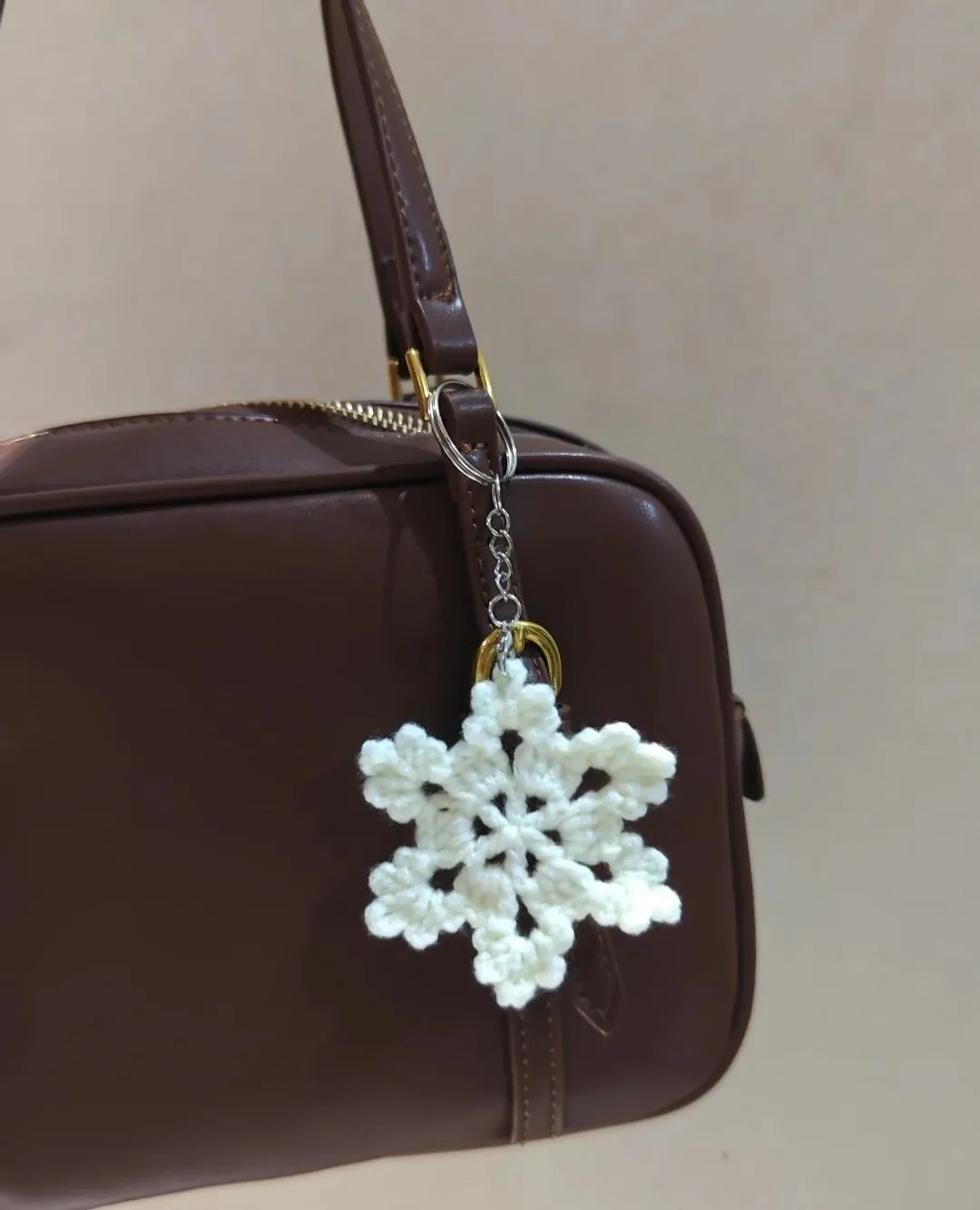 Free step-by-step home decor pattern for Crochet Snowflake Pattern for Winter Decorations