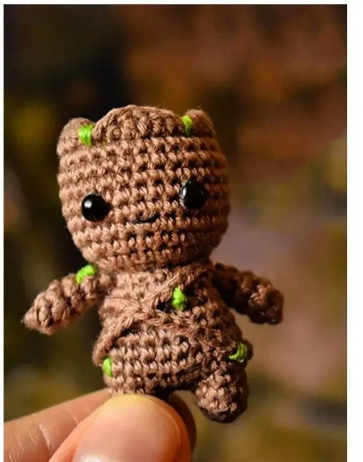 Free crochet pattern: Mini Baby Groot Amigurumi Pattern