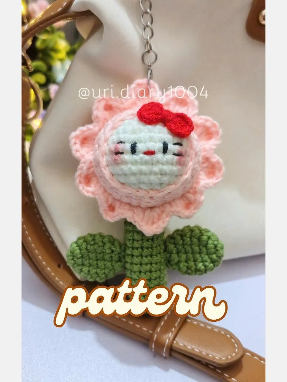 Free crochet pattern: Pattern for Hello Kitty Flower Crochet Bag Charm